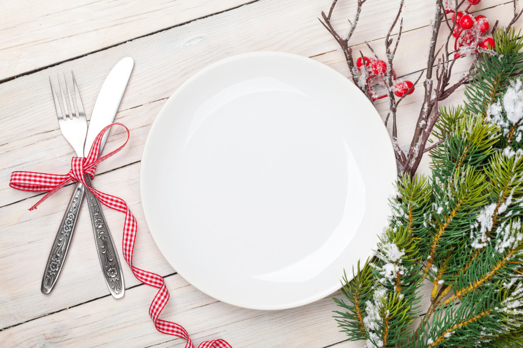 Empty plate, silverware and christmas tree
